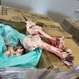 Xương ống bò Canada nguyên khúc trong kho lạnh, thùng hiệu Excel Cargill