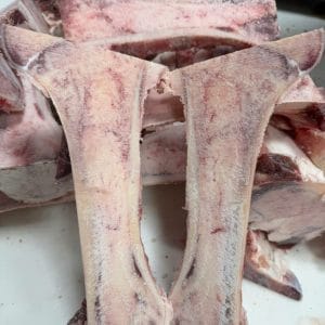 Xương ống tủy bò Canada bổ dọc, thấy rõ rãnh tủy bên trong